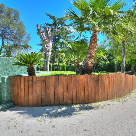 Californienne Grand Standing Avec Piscine Miroir Calme Et Residentiel Borne Ev 빌라 Saint-Raphaël