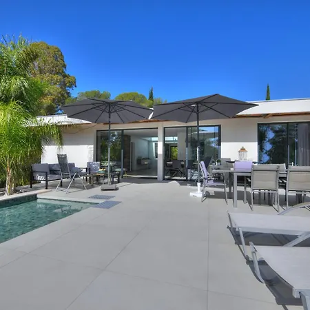 Californienne Grand Standing Avec Piscine Miroir Calme Et Residentiel Borne Ev Saint-Raphaël