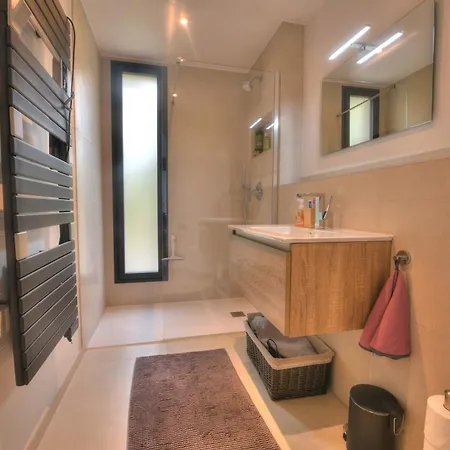 빌라 Californienne Grand Standing Avec Piscine Miroir Calme Et Residentiel Borne Ev