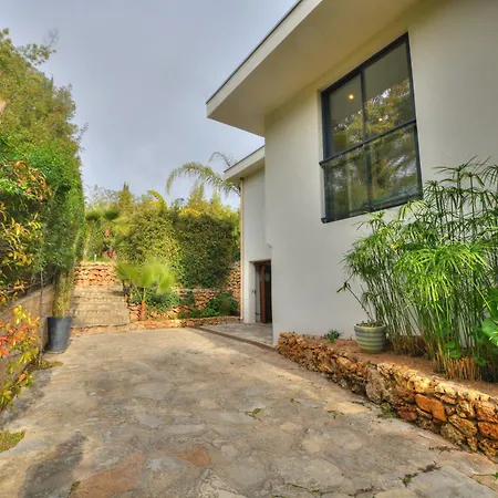 Californienne Grand Standing Avec Piscine Miroir Calme Et Residentiel Borne Ev 빌라