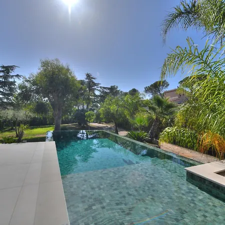 Californienne Grand Standing Avec Piscine Miroir Calme Et Residentiel Borne Ev Villa Saint-Raphaël