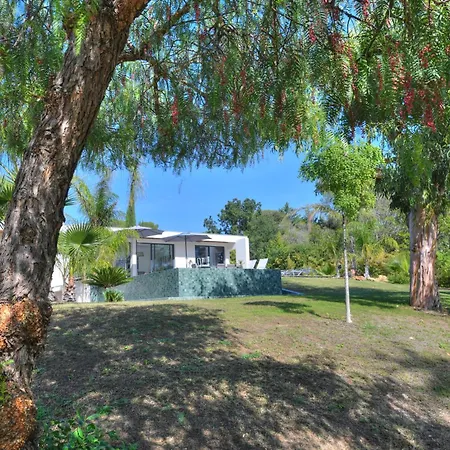 Villa Californienne Grand Standing Avec Piscine Miroir Calme Et Residentiel Borne Ev Saint-Raphaël